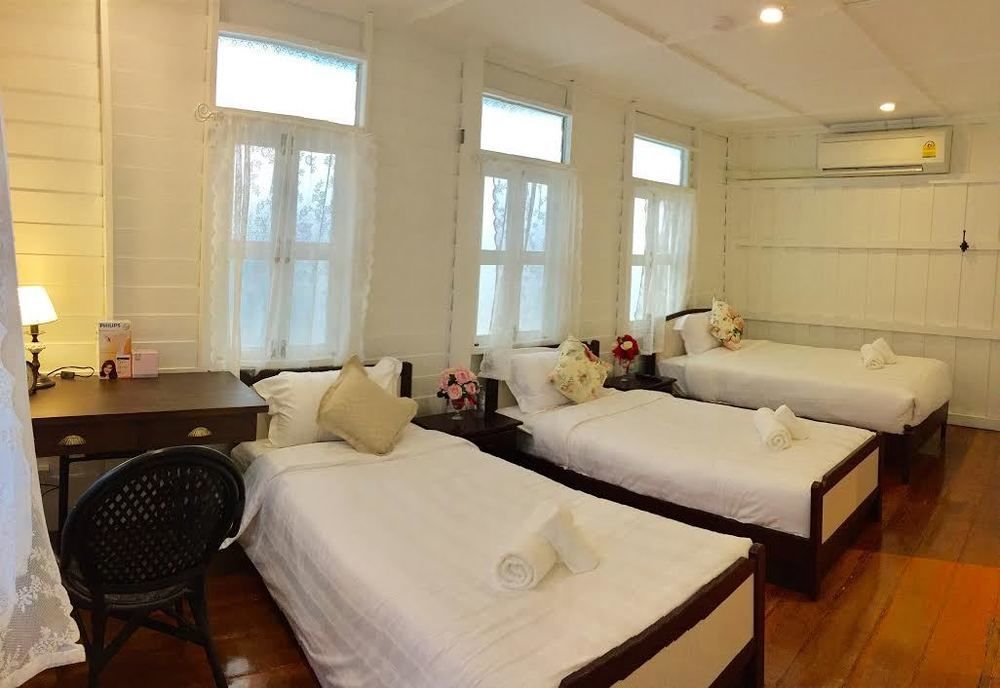 Baankachitpan Bangkok Hotel Bagian luar foto