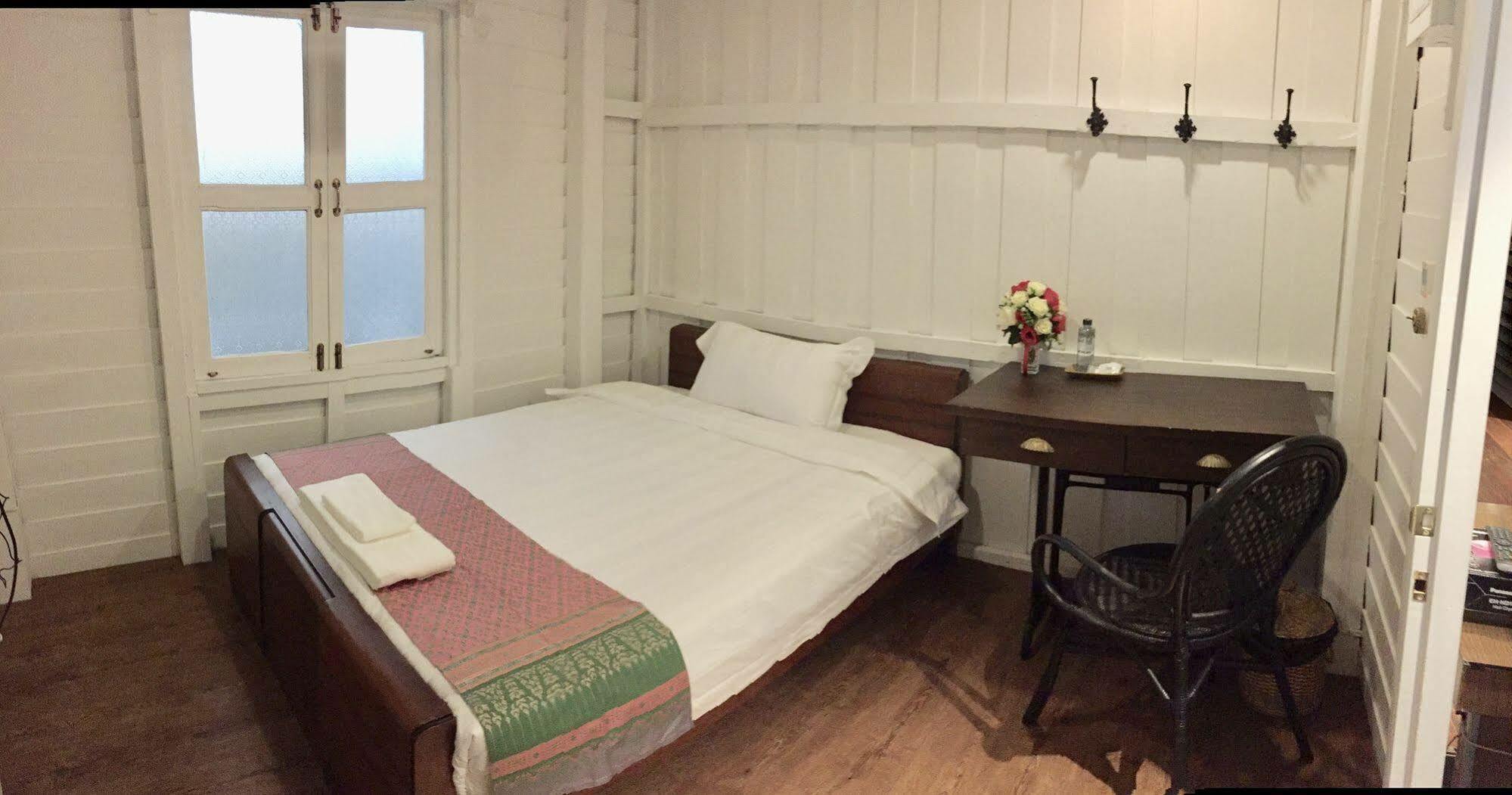 Baankachitpan Bangkok Hotel Bagian luar foto