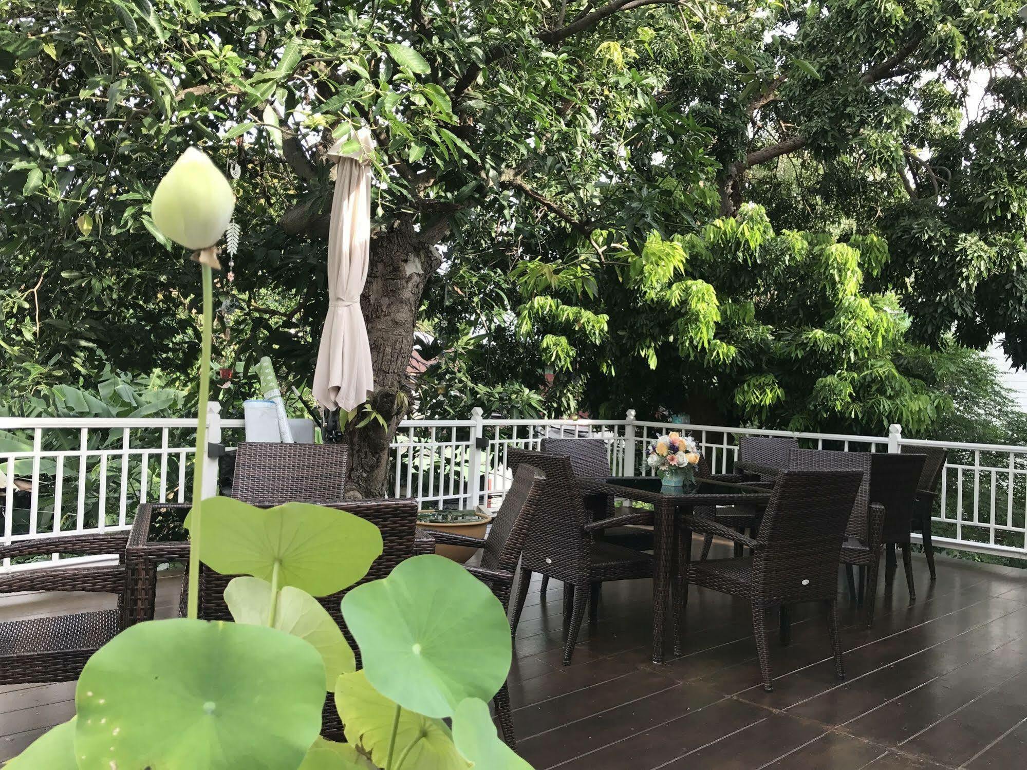 Baankachitpan Bangkok Hotel Bagian luar foto