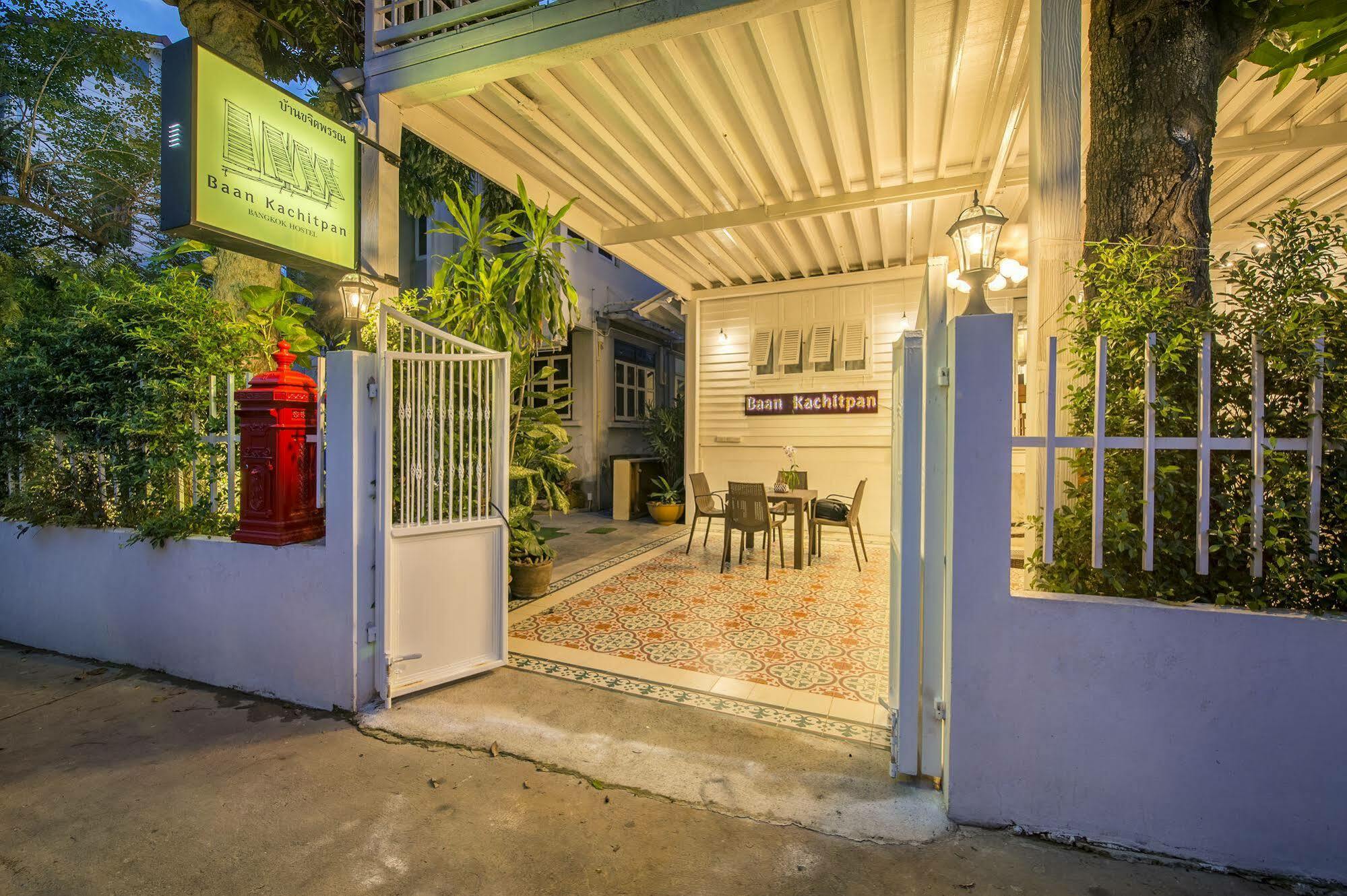 Baankachitpan Bangkok Hotel Bagian luar foto